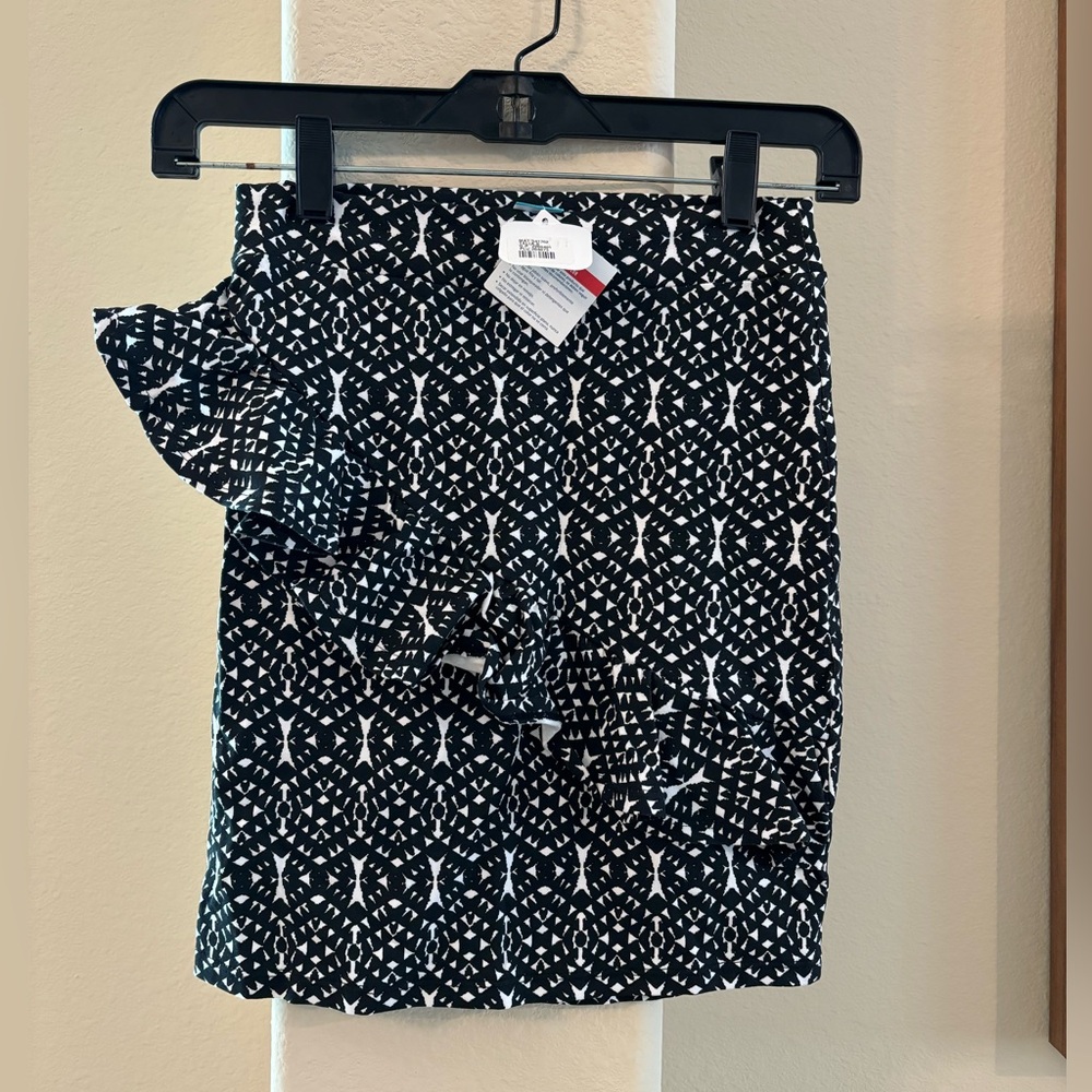 Black and White Patterned Skirt